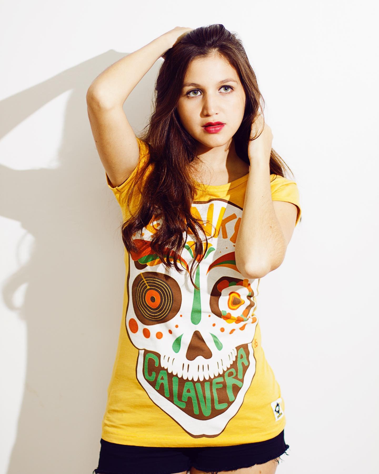 Camiseta cuello redondo personalizada con estampado de serigrafía a 6 tintas, diseño Calavera