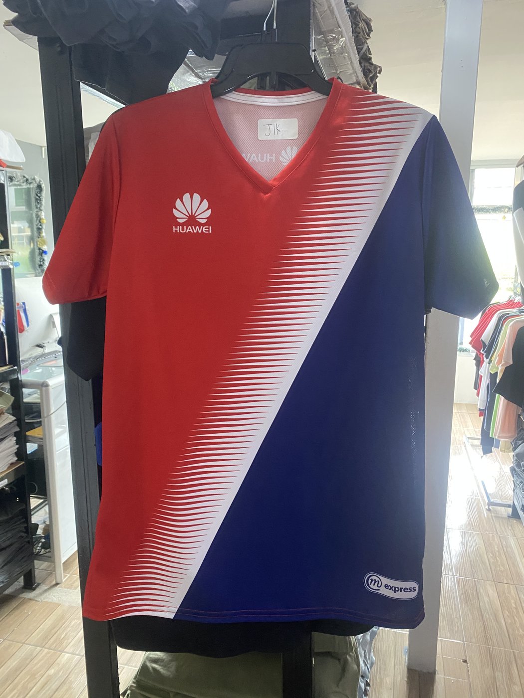 Camiseta cuello V Dry-Fit sublimada completa, diseño Huawei y M Express